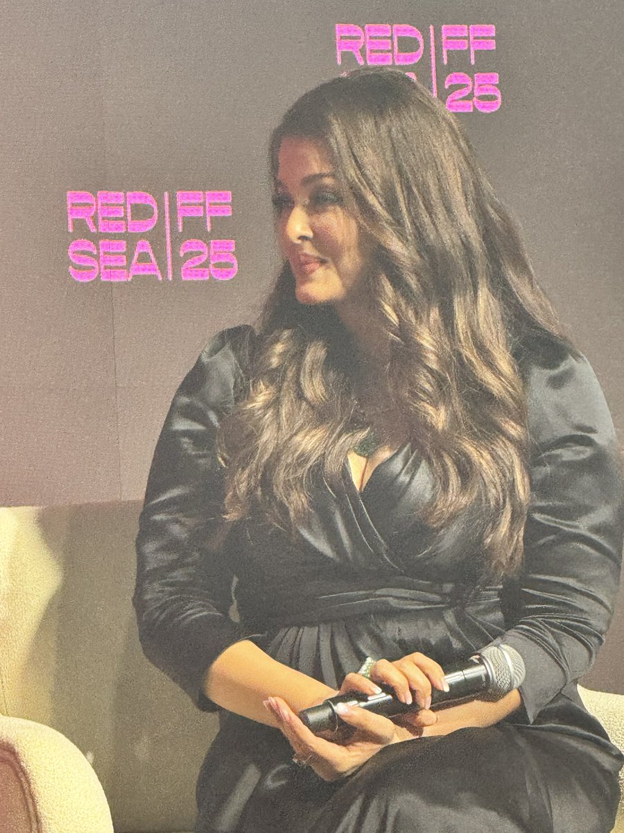Nihal_2002_'s tweet photo. #AishwaryaRai #RedSeaFilmFestival https://t.co/IuhsJlWskJ