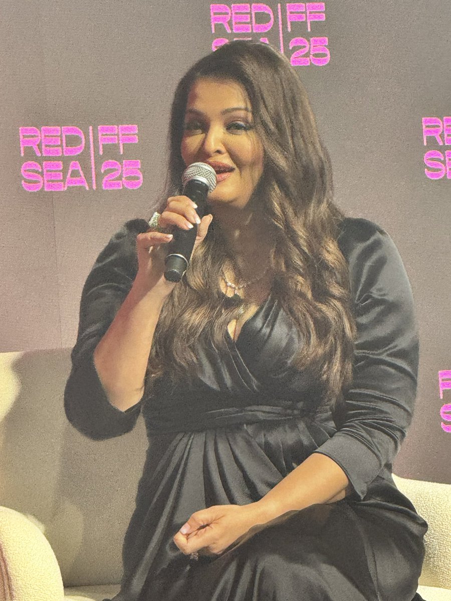 Nihal_2002_'s tweet photo. #AishwaryaRai #RedSeaFilmFestival https://t.co/IuhsJlWskJ
