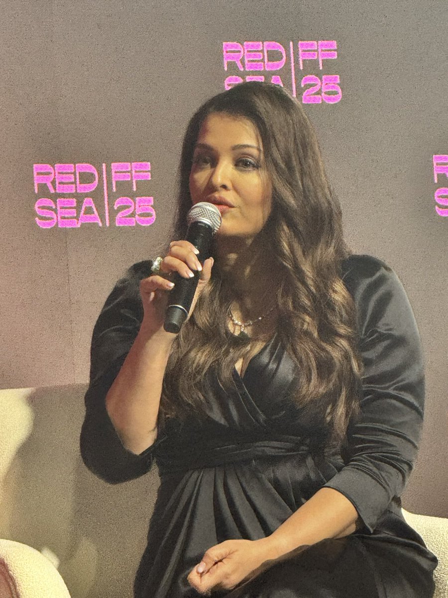 Nihal_2002_'s tweet photo. #AishwaryaRai #RedSeaFilmFestival https://t.co/IuhsJlWskJ