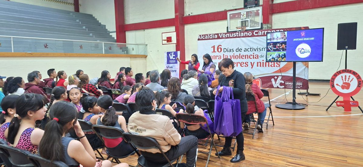 evelyn_parraA's tweet photo. 🧡 En VC seguimos creando espacios seguros.
En los 16 Días de Activismo, Casa Violeta impartió la plática “Hablar sin Miedo” en el Deportivo Moctezuma, reforzando la inclusión, respeto y una vida libre de violencia para todas y todos. https://t.co/zSMHITriNH