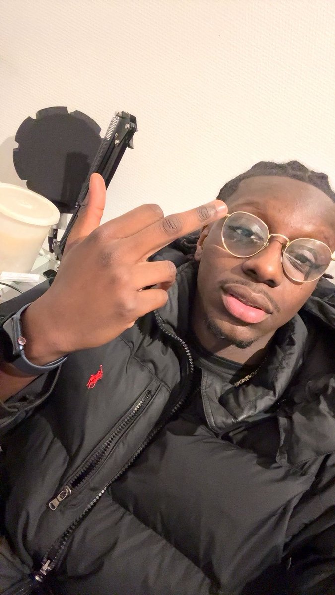 kidmucci's tweet photo. Mai nella vita proverò a cambiare una troia una troia é una troia 🤷🏾‍♂️🖕🏾 https://t.co/4cAvNKWhO6