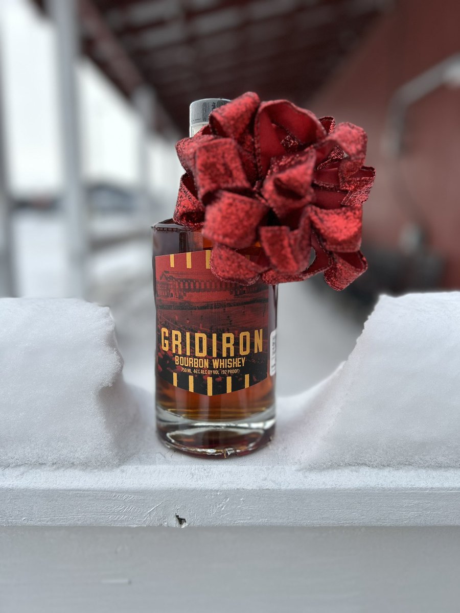 CycloneGridiron's tweet image. Cheers! 

What a great signing day announcement!  Welcome to our talented future Cyclones! 

For those of you who enjoy spirits, raise a glass of Gridiron Boubon in celebration! If you haven't purchased your bottle of Century Farms Distillery's Gridiron Boubon, check out your…