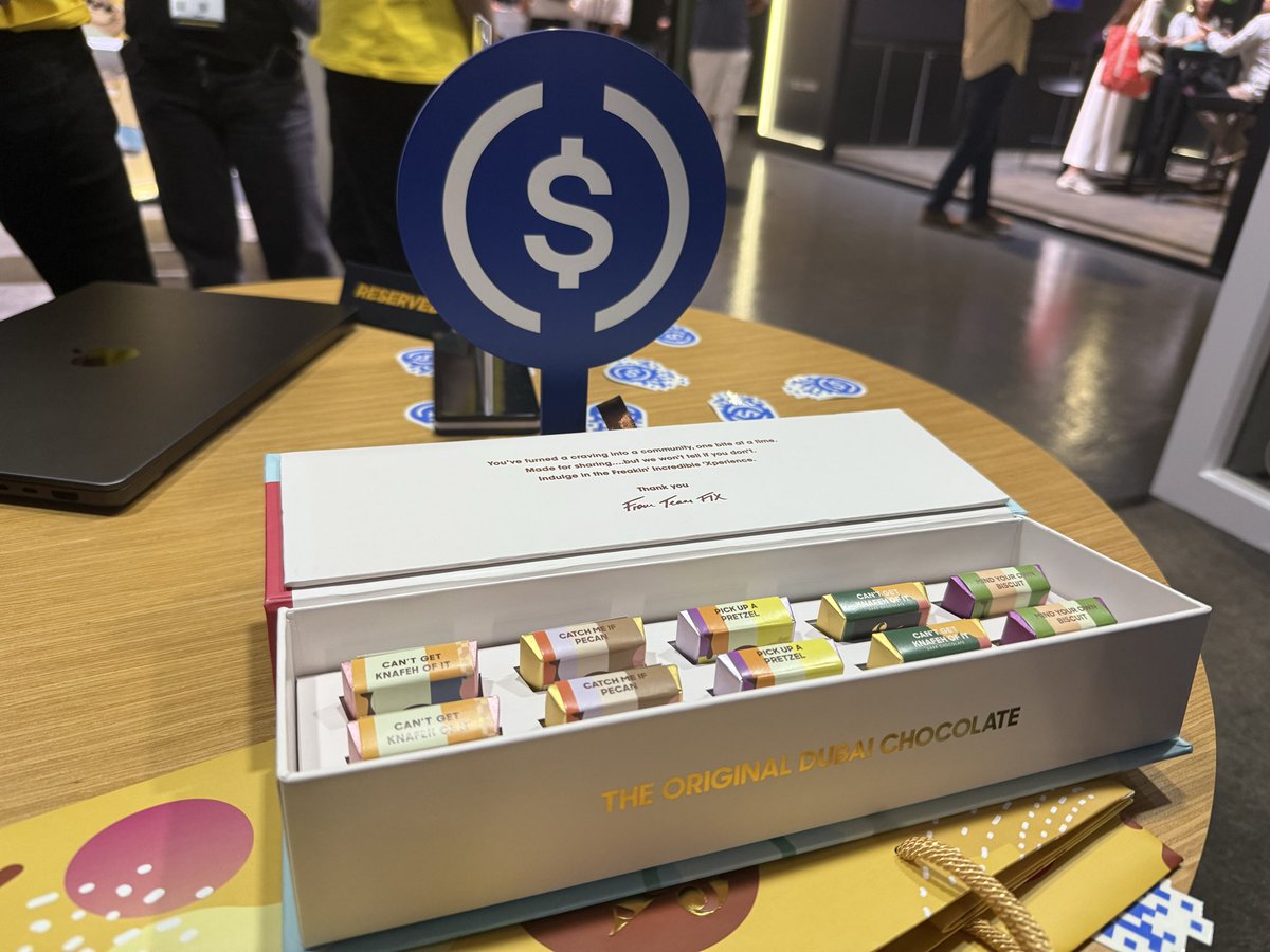 Massive shoutout to the @Circle team <a href="/pedrochira/">Pedro Chira</a> <a href="/RodneyWFleming/">Rodney Fleming</a>  <a href="/jmaxweiss/">Jesse Weiss</a> for the flawless execution of the <a href="/USDC/">USDC</a> Café at #BinanceBlockchainWeek. 

The aesthetic was fantastic, but the real star was the USDC Balance Barometer. From stable starters to whales, the USDC bulls