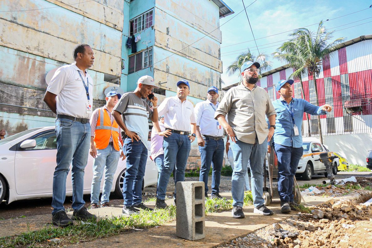 Estamos ahora en Barrio Sur de Colón, verificando la instalación de  suministros entregados a la Junta Comunal para mejorar el sistema de saneamiento de las calles 12, 13 y 16.
Seguimos fortalecimiento los servicios básicos para nuestras comunidades. 🤝💧🇵🇦 <a href="/conadespanama/">Conades Panamá</a>