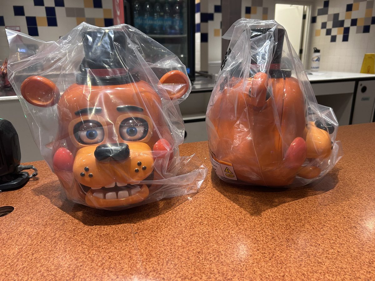 KobeDrop81's tweet photo. So happy to finally get the new FNAF 2 popcorn bucket and can’t wait to see the movie 🔥🧸 #fnaf2movie https://t.co/jgtvkPfPKq