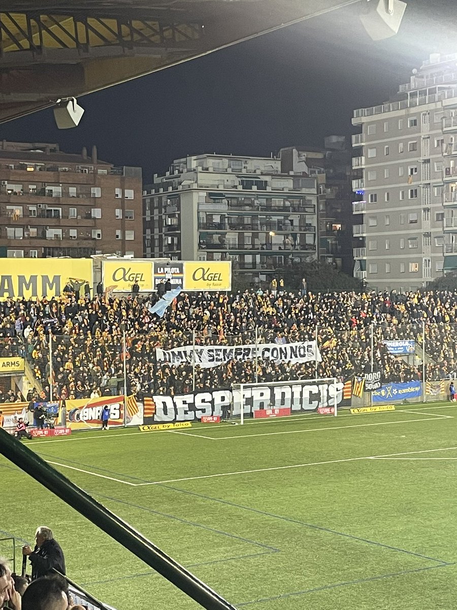 JIMMY SEMPRE CON NÓS

Así lucía la pancarta de Desperdicis del Sant Andreu recordando a Jimmy.