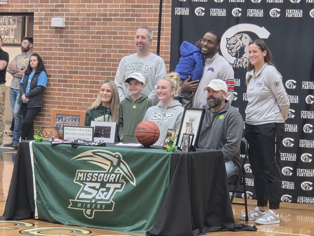 Centralia athletes putting pen to paper, representing themselves, their families, and Centralia at the next level! Great representatives of what makes Centralia a special place, doing special things! #CR6Pride