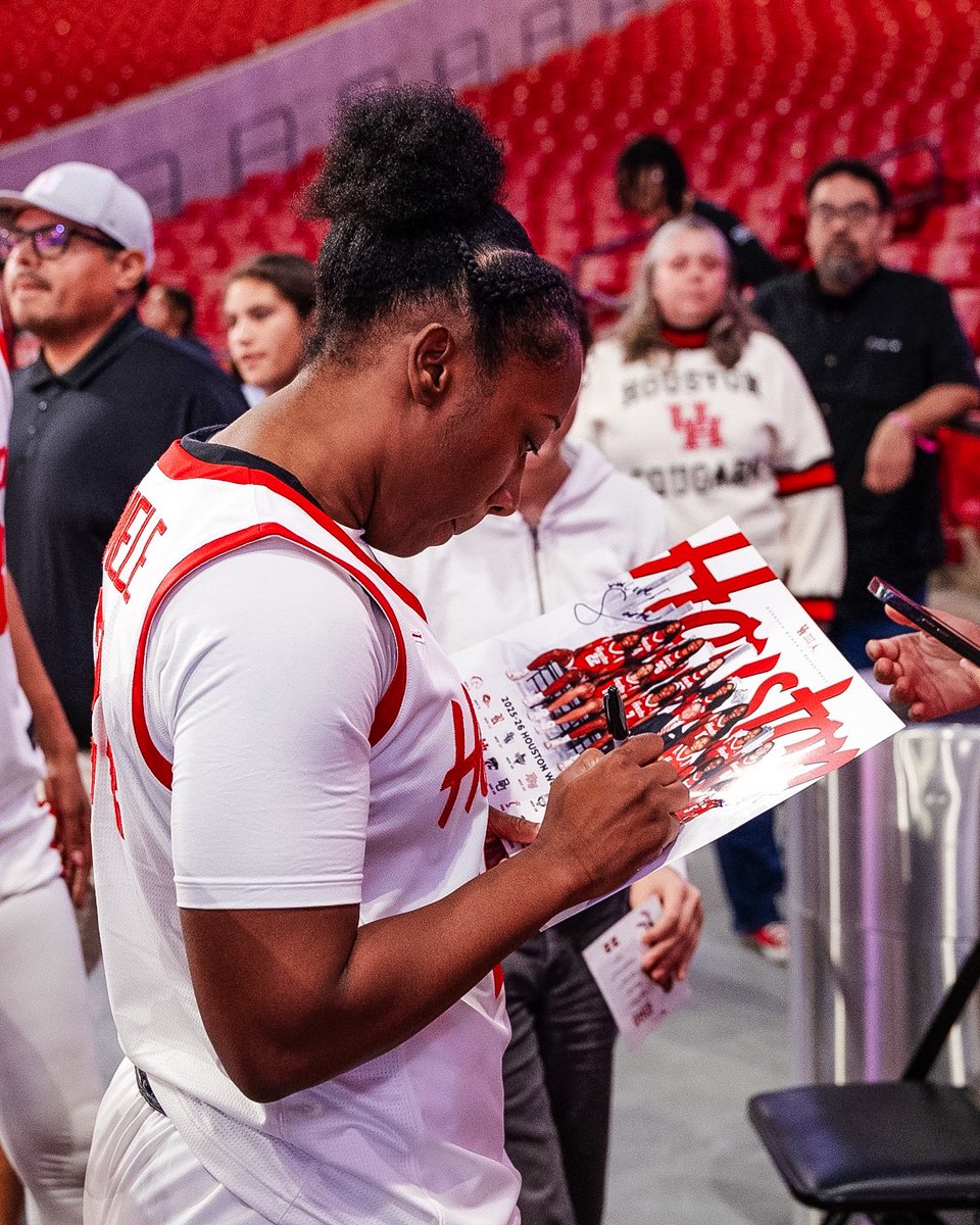 UHCougarWBB's tweet photo. Back at home this Sunday and we need YOU there!

🆚 Southern
🕑 2 pm
🆓 Gameday buttons while supplies last
🎄 Pregame photo opportunity with Shasta Claus
✍️ Postgame autographs with #24 Shun Anumele 
🎟️ Get your tickets: https://t.co/5K2AVkmt5z https://t.co/XpAbYTaIZS