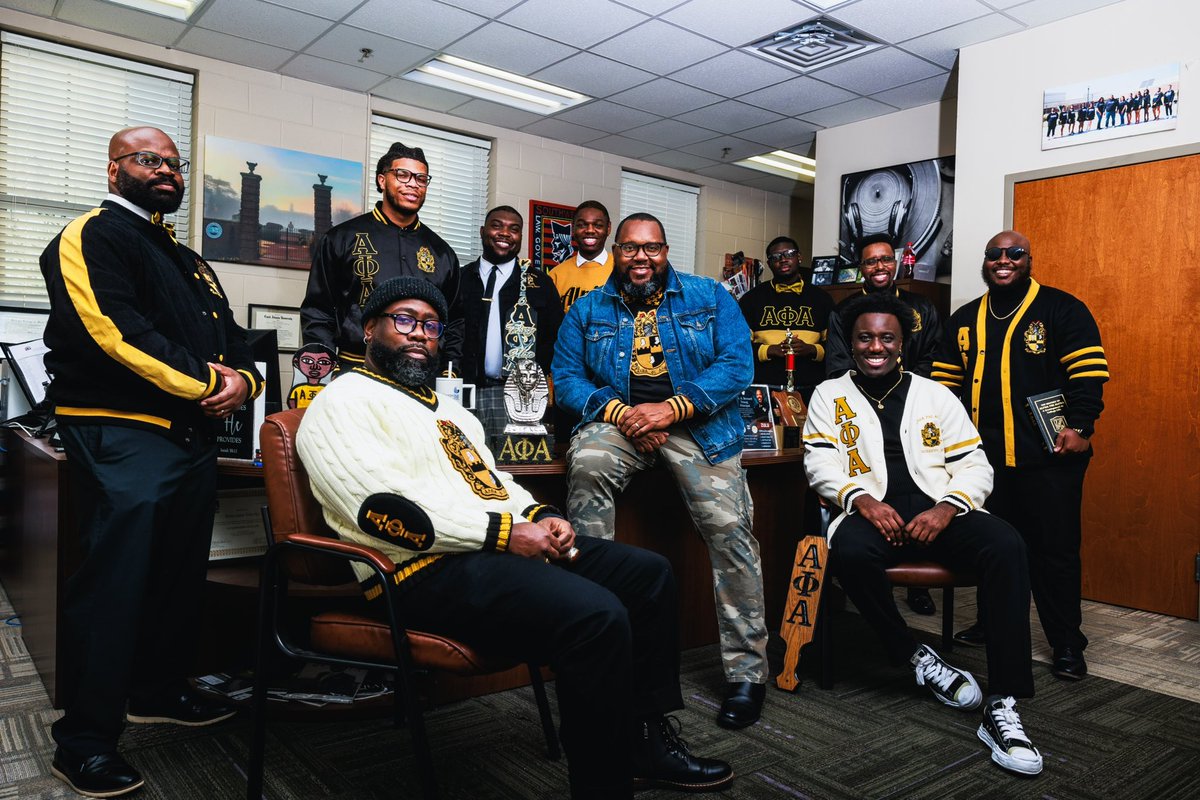 Mr_Sanders06's tweet photo. Happy Founders’ Day, brothers! ❄️🤙🏾 #06TTGB https://t.co/bwypJzsfUR