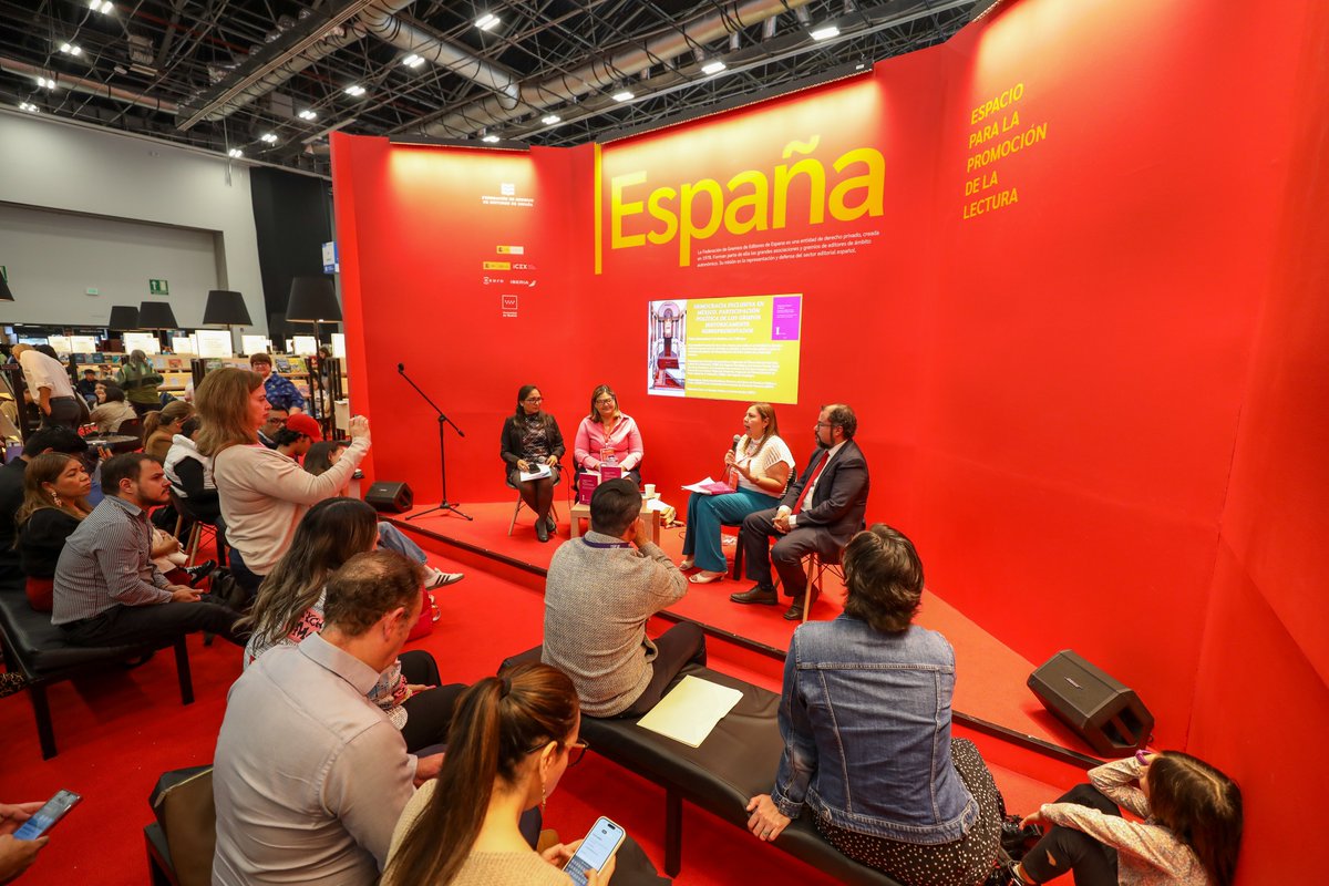 TEPJF_GDL's tweet image. 📚Hoy se presentó el libro “Democracia inclusiva en México”, un espacio de reflexión sobre la participación política de grupos históricamente subrepresentados. Participaron Rebeca Barrera Amador, Irina Cervantes Bravo, José Antonio Estrada Marún y Yessica Esquivel Alonso.