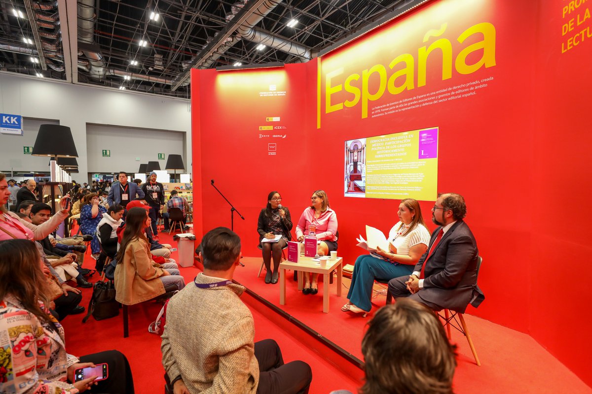 TEPJF_GDL's tweet image. 📚Hoy se presentó el libro “Democracia inclusiva en México”, un espacio de reflexión sobre la participación política de grupos históricamente subrepresentados. Participaron Rebeca Barrera Amador, Irina Cervantes Bravo, José Antonio Estrada Marún y Yessica Esquivel Alonso.