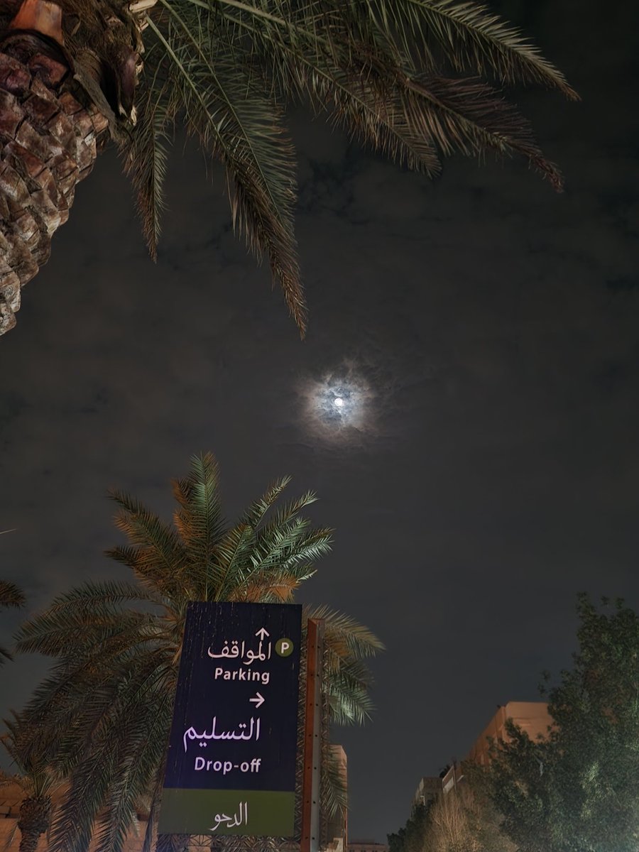 Darth_Saud's tweet photo. وسط الرياض https://t.co/Zl45iy9dER