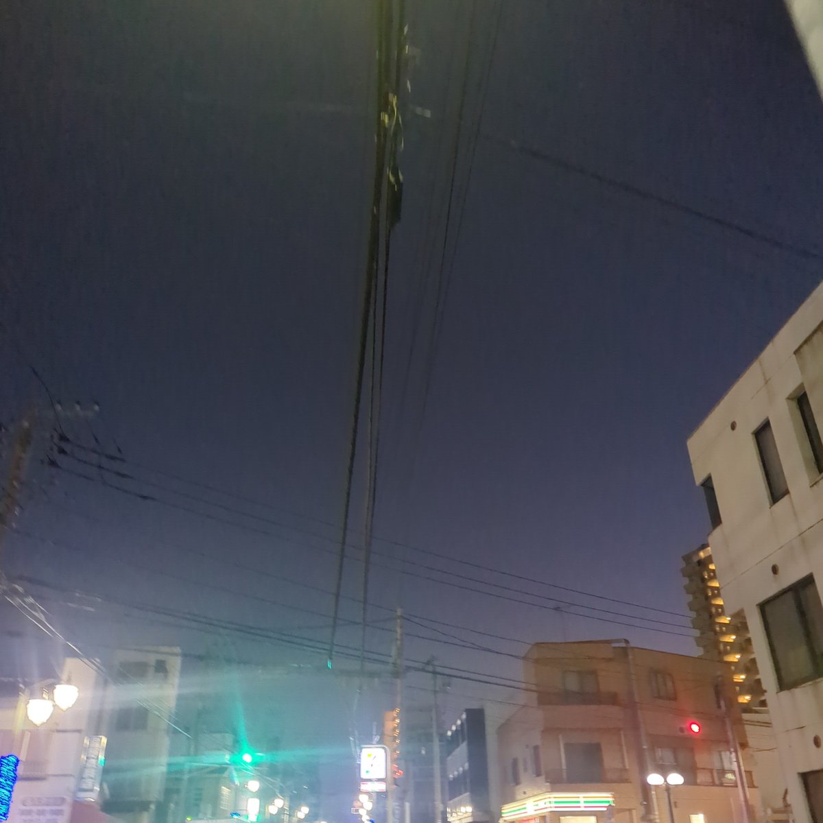 webcoding_yuki's tweet image. 信じられるかい、、、？夜だと思うだろう、、、？出勤時間の空なんだぜ、、、