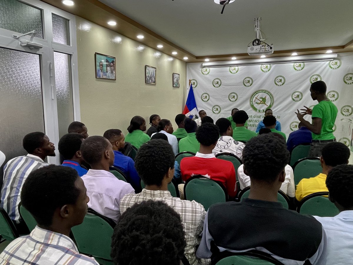 La Coordination Communale de Port-au-Prince du Mouvman Jenès EDE a tenu aujourd’hui une rencontre d’échange avec les coordinations des sections communales de Turgeau, Martissant et Morne l’Hôpital.
Cet espace de dialogue a permis d’aborder les enjeux du terrain, d’harmoniser les
