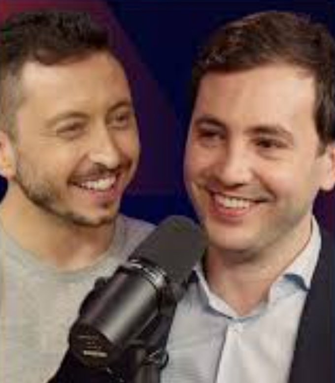 💣💣💣LLEGARON PARA TOMAR EL CLUB POR ASALTO.
Ivan Schargrodsky, Jefe de Prensa de River y hombre del riñon de Yayito Di Carlo cobra $ 15.000.000 por mes. Un poco menos que el Gerente General. #SeLaLlevanToda