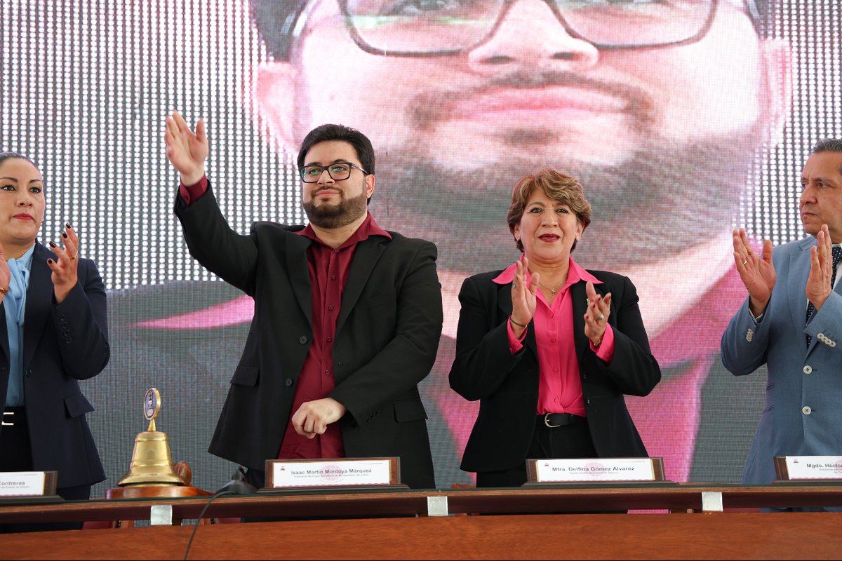 isaacsolar's tweet photo. Agradezco profundamente la presencia de nuestra Gobernadora Delfina Gómez Álvarez en este Primer Informe de Gobierno. Durante muchos años hemos compartido una misma lucha, una carrera constante por el bienestar de Ciudad Naucalpan, y hoy su acompañamiento representa la continuidad de ese compromiso colectivo.

Su respaldo ha sido clave para impulsar obras que están transformando la vida de nuestras comunidades, como la Línea 3 del Mexicable y otros proyectos que acercan movilidad y oportunidades a quienes más lo necesitan.

La mejor manera de decir siempre será el hacer.

Aquí gobierna la esperanza.🤝✨

#PrimerInforme #PresidenteMunicipal #IsaacMontoya #Naucalpan #AquiGobiernaLaEsperanza