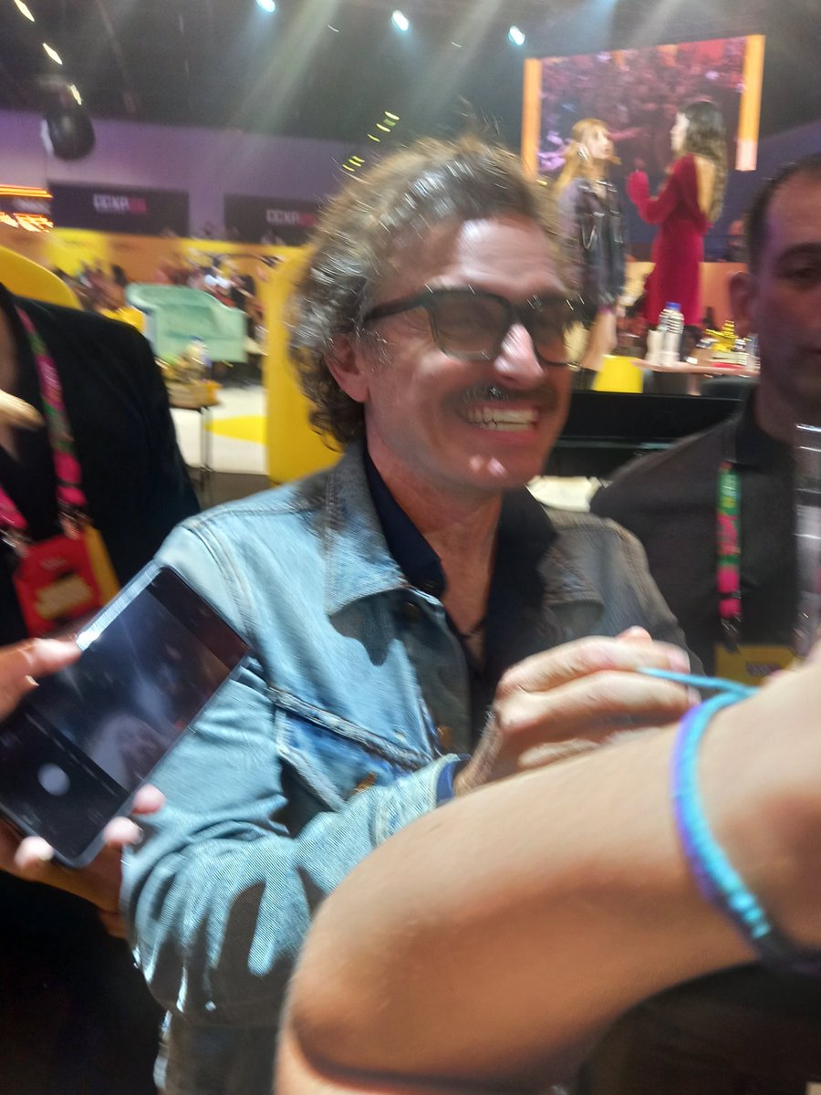 saramingotingo's tweet image. A VIDA PRESTA PRA CARALHO PORRA EU VI ROB BENEDICT NA MINHA FRENTE #CCXP25 #robbenedict #Supernatural #spn