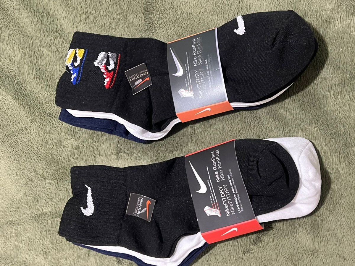 Calcetas 🧦 deportivas , varias marcas , 1 par $70 , 3 par por $100 , 📦📍 las entregas personales son en Veracruz y Boca del rio . 📱💬 pedidos y compras por whatssap 2213788600