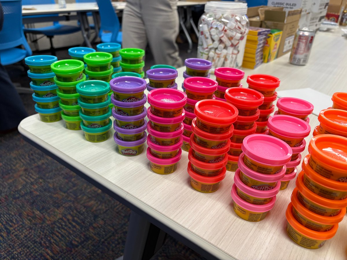 A huge thank-you to <a href="/LS_Cares/">Life Science Cares</a> and <a href="/Marsh_MMA/">Marsh McLennan Agency</a>! On December 3, forty amazing Marsh McClellan volunteers packed holiday gift bundles filled with essentials for 100 older adults and grandfamilies in our community.