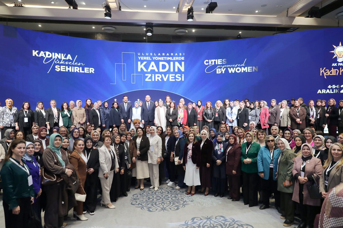 AK Parti Genel Merkez Kadın Kolları Başkanlığımızın öncülüğünde düzenlenen Uluslararası Yerel Yönetimlerde Kadın Zirvesi, yerel yönetimlerimizin kadın kadrolarını bir araya getirdi.

AK Parti belediyeciliğinin temelinde; şehre estetik ve hizmete zarafet katan kadın emeği en