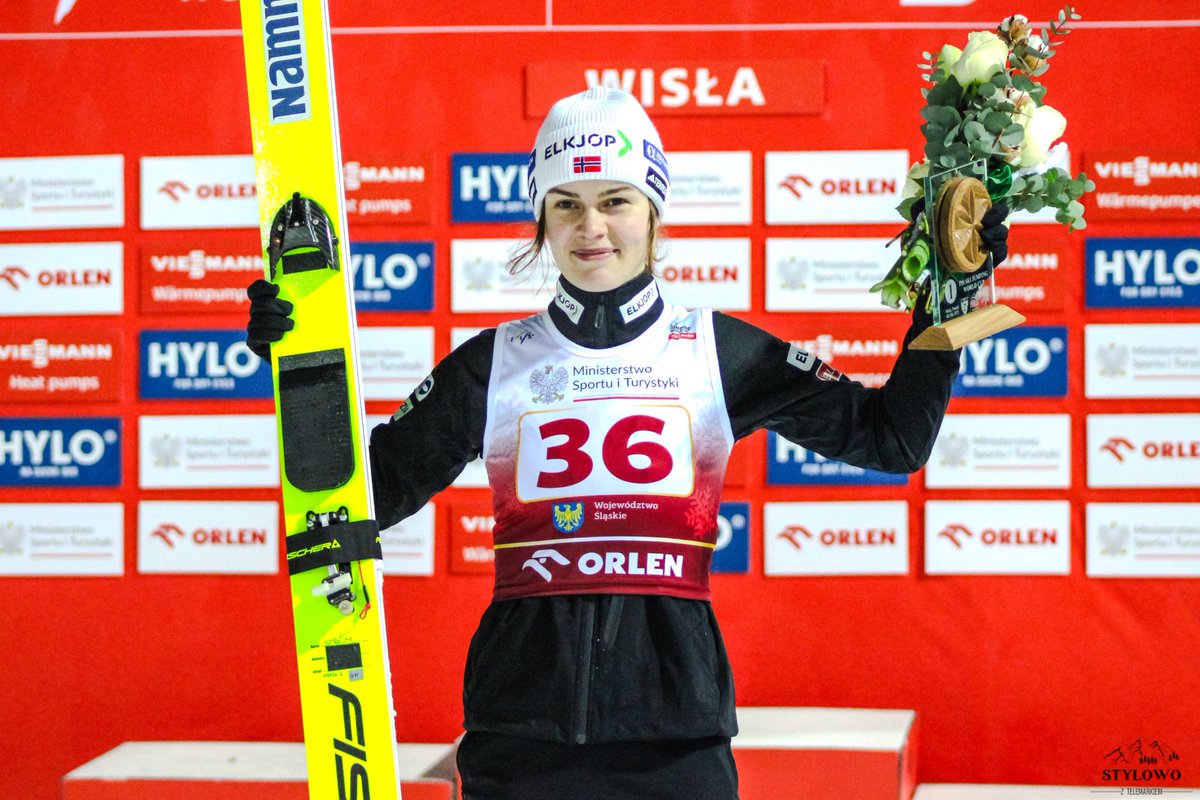 szt_redakcja's tweet image. World Cup in #Wisła 🇵🇱 (04.12.2025)

🥇 Anna Odine #Strøm 🇳🇴
🥈 Abigail #Strate 🇨🇦
🥉 Nozomi #Maruyama 🇯🇵

📸: Martyna Okrzesik (@mokrzesikk)

#skijumping #skijumpingfamily