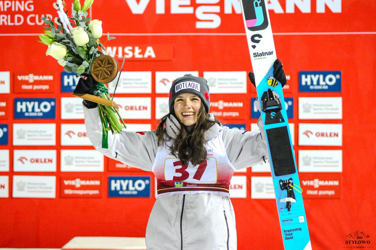 szt_redakcja's tweet image. World Cup in #Wisła 🇵🇱 (04.12.2025)

🥇 Anna Odine #Strøm 🇳🇴
🥈 Abigail #Strate 🇨🇦
🥉 Nozomi #Maruyama 🇯🇵

📸: Martyna Okrzesik (@mokrzesikk)

#skijumping #skijumpingfamily