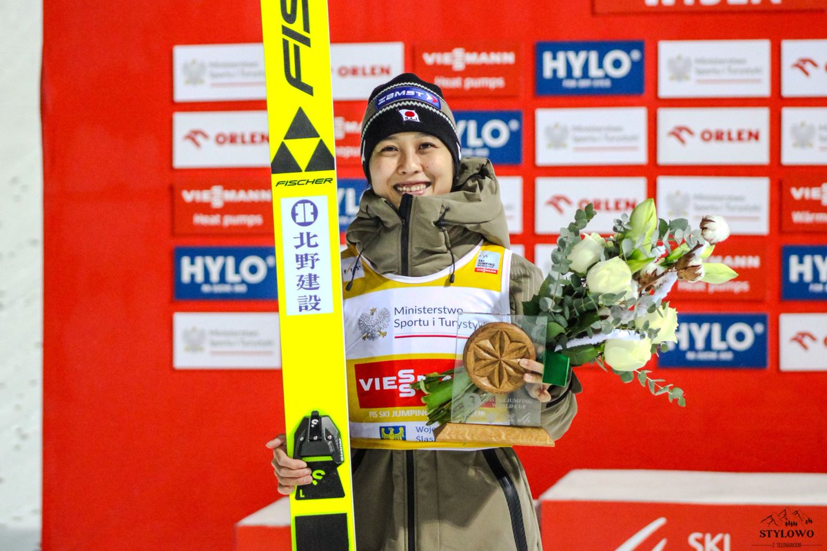 szt_redakcja's tweet image. World Cup in #Wisła 🇵🇱 (04.12.2025)

🥇 Anna Odine #Strøm 🇳🇴
🥈 Abigail #Strate 🇨🇦
🥉 Nozomi #Maruyama 🇯🇵

📸: Martyna Okrzesik (@mokrzesikk)

#skijumping #skijumpingfamily