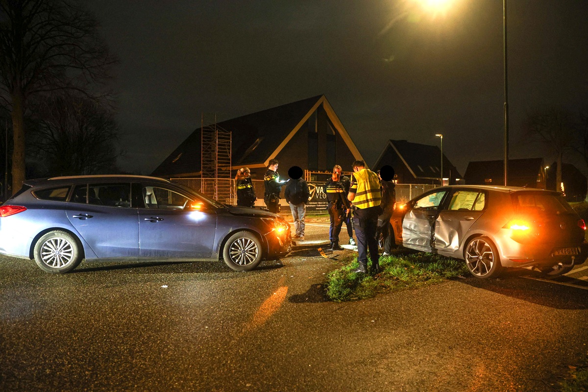 Flinke schade na aanrijding twee personenauto's