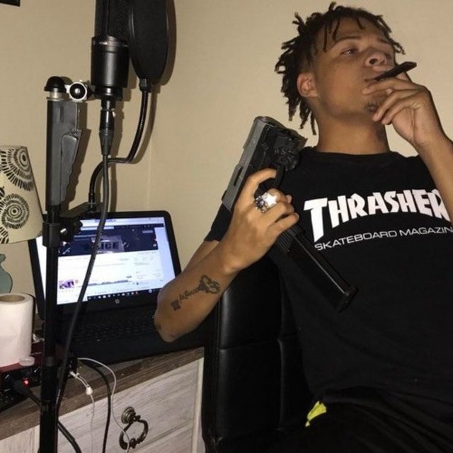 dudefaill's tweet photo. Summrs was rapping on a $100 mic and interface on fl studio with apple headphones in 2018.

Anything is possible 🙏❤️‍🩹 https://t.co/LB9jHRZA4L