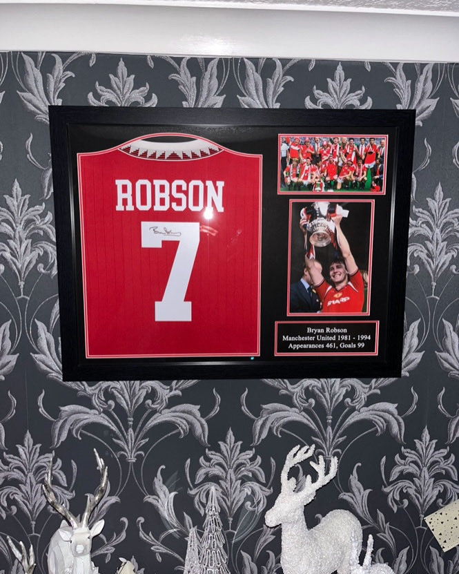 RobDaly7's tweet photo. Best birthday present ever ❤️🖤🤍 https://t.co/apCTRVev6x