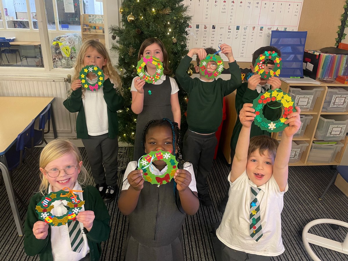 KS1 have been getting into the festive spirit again this evening 🎅✨🎄