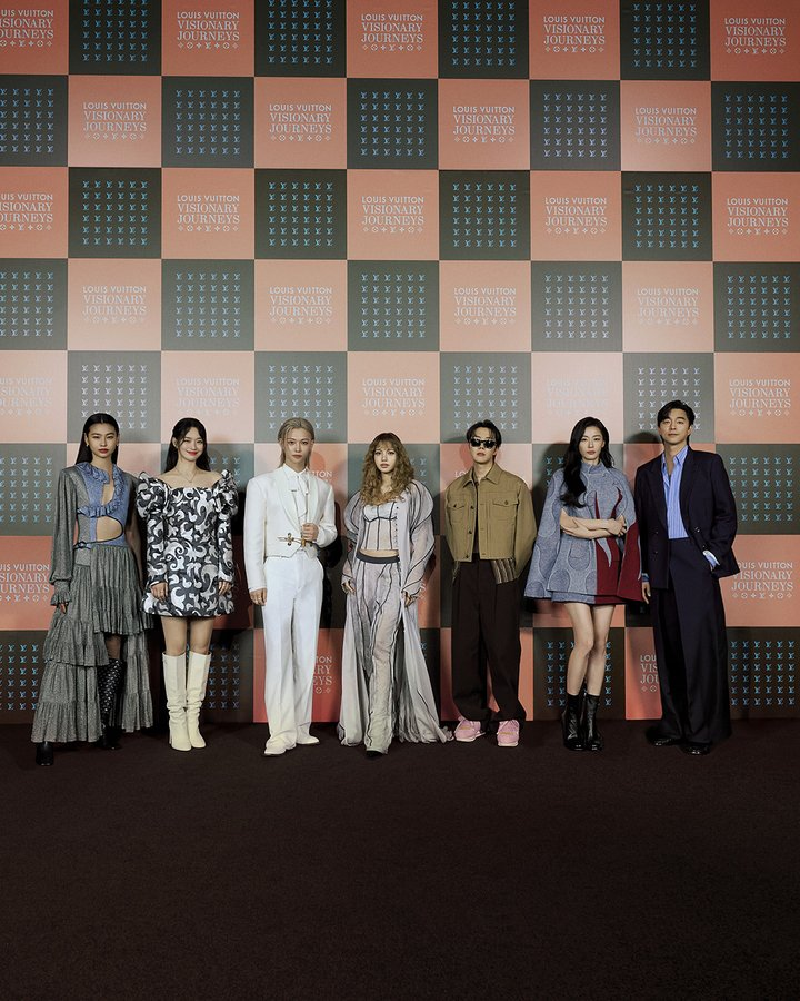 XFashion's tweet photo. All of your favs, all in one place 

Lisa, j-hope, Felix, Gianna Jun, Gong Yoo, Mina Shin, and Hoyeon together at @LouisVuitton The Place Seoul in Shinsegae https://t.co/sH8246yeOK