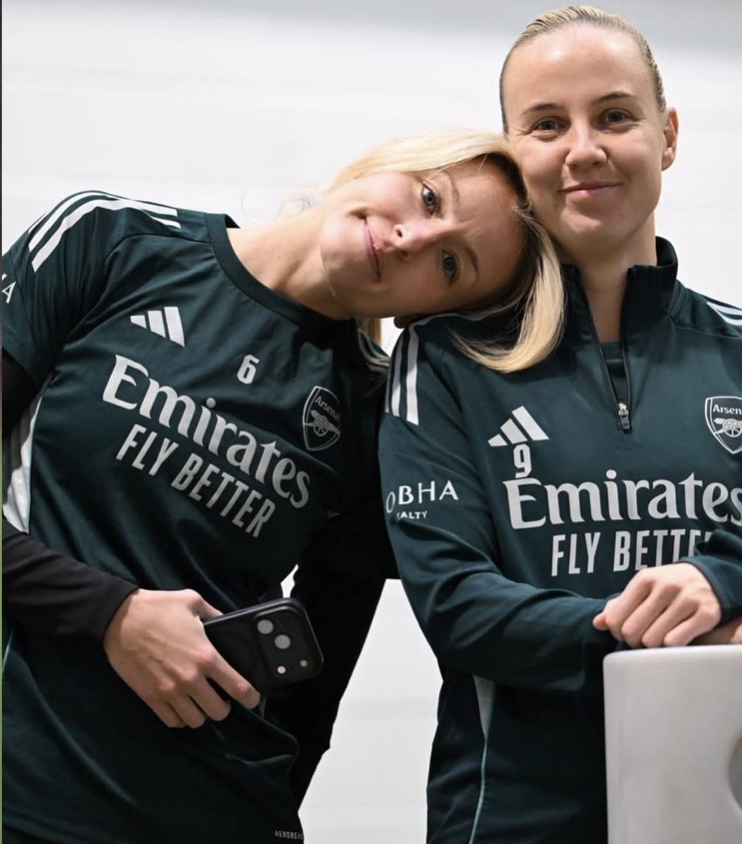 ofcomposure's tweet image. leahmatthewss posted: beffy 🥹