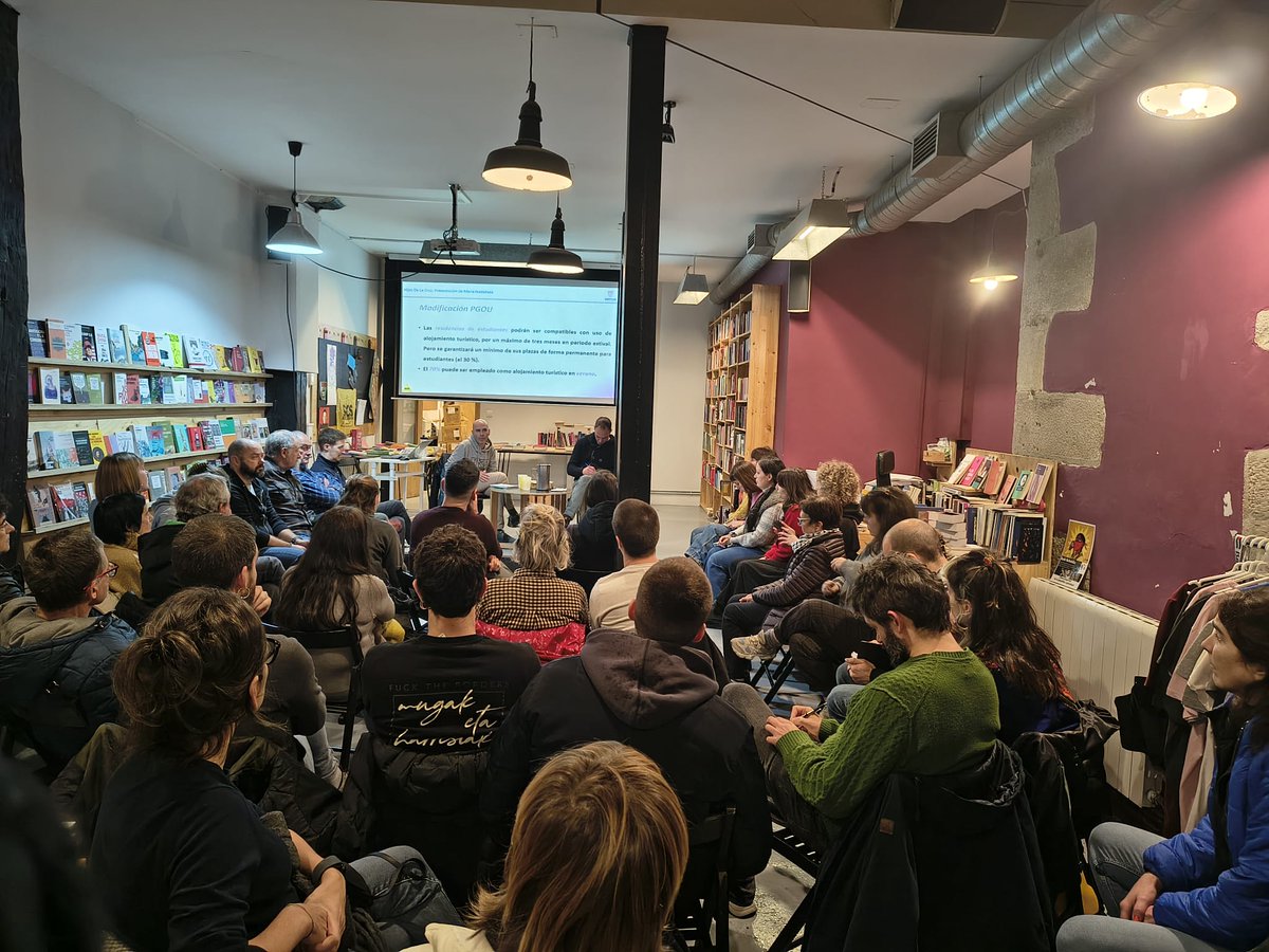 Gaurko asanbladara agertu den auzokide eta eragile kopuruak argi utzi du auzoan ez dugula turismora bideratutako eraikin gehiagorik nahi, eta Hijas de la Cruz eraikinak auzotarron beharrei erantzun behar diela.

AUZOA EZ DAGO SALGAI,
HOTEL GEHIAGO EZ!