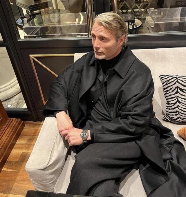 0xSweep's tweet image. Waiting for someone to say crypto at the christmas dinner so I can join the chat