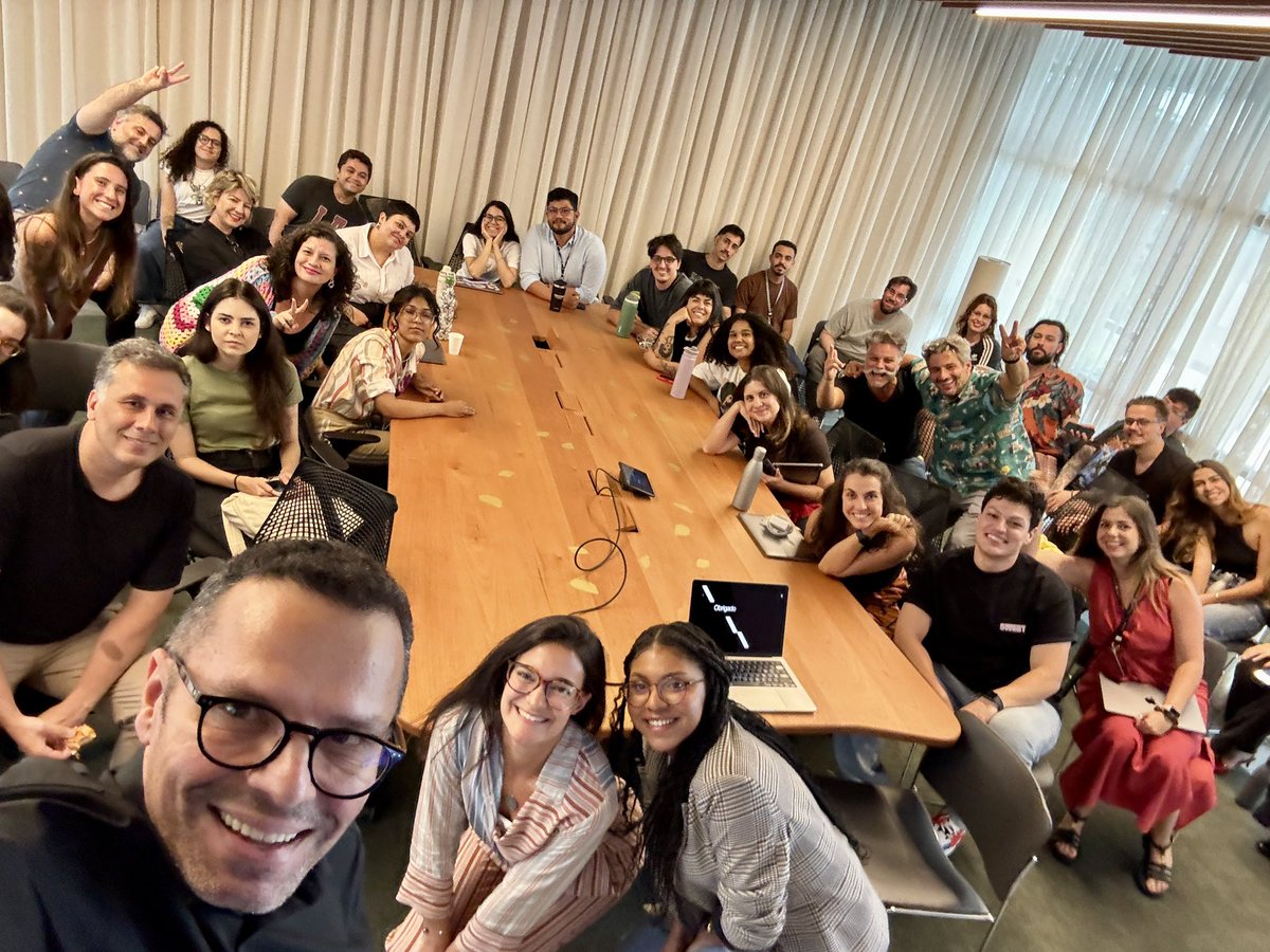 SeidlFabio's tweet photo. As an ex-@OgilvyBrasil  and @vml_global I loved exchanging ideas with the fearless teams at @wpp Campus. Let’s make some noise!  𝕏 Tour 🇧🇷 with @mabot @sofia_barbara_ @louisebeltrao2 @carolmagalhaes @josgonhe https://t.co/TNaPhoB2O9