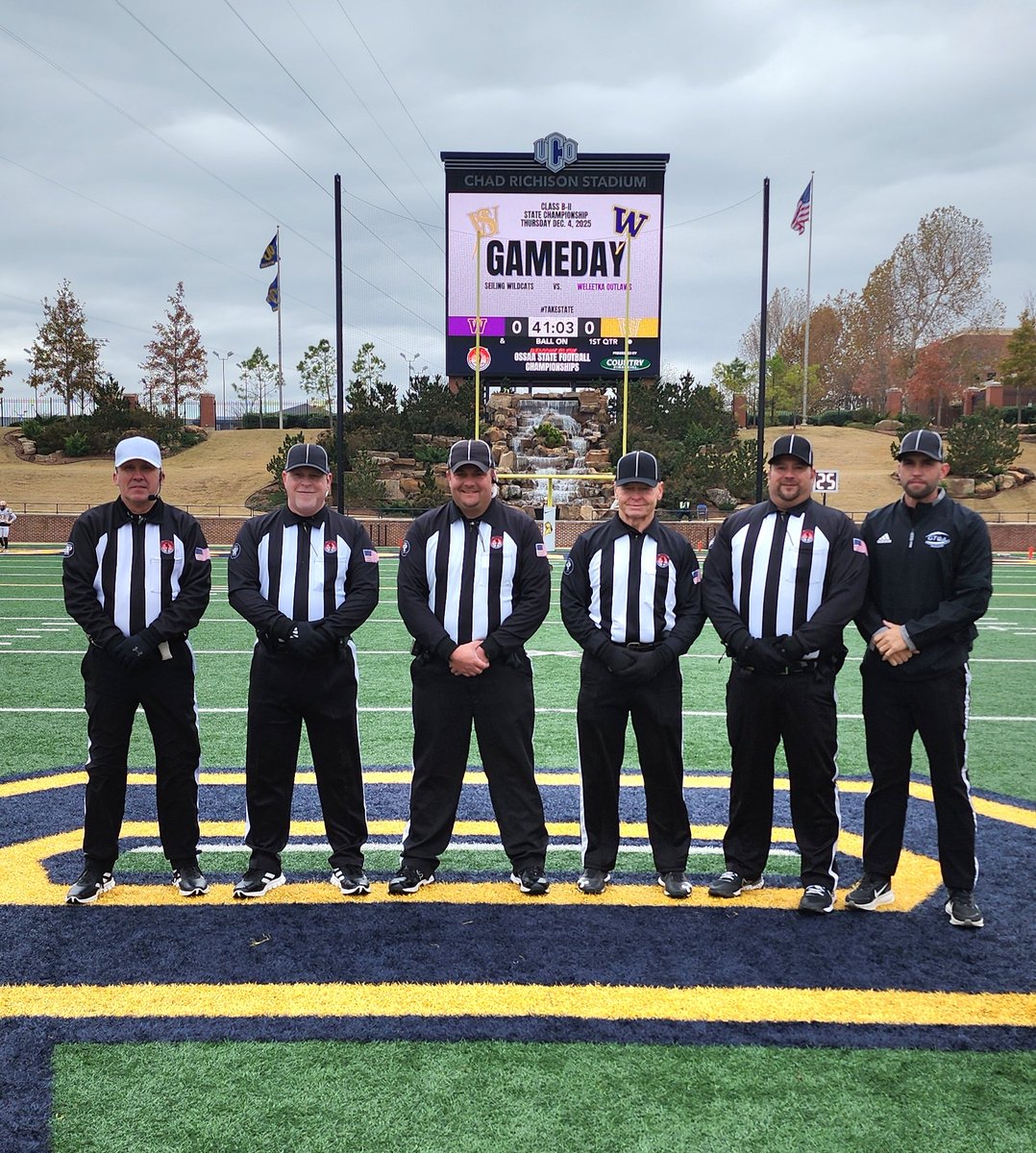 IWasAtTheGame's tweet photo. Your officials for the 2025 OSSAA #OKPreps CLASS B-II FOOTBALL State Championship Game
Mike Sexton
Kurt Grider
Justin Burgess
Kevin Holloway
Brian Martinez
Jimmy Williams
#OSSAAOfficials #TheRoadToUCO #OKPreps https://t.co/UszN1Qqv2L