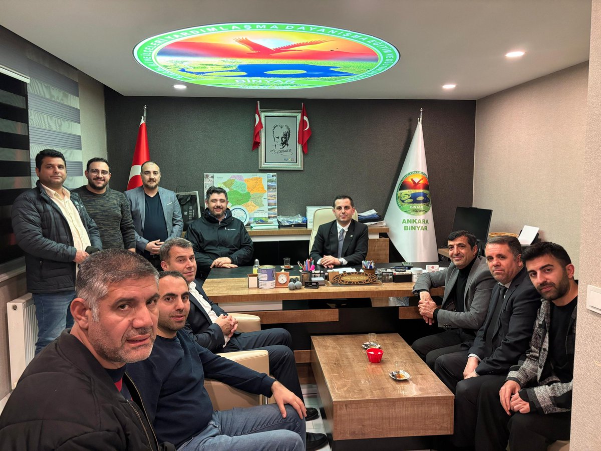Bingöl Vali Yardımcımız Sn. #YasinŞAHİN Bey bugün BİNYAR Derneğimizde kıymetli üniversite öğrencilerimizle bir araya gelerek keyifli ve verimli bir sohbet gerçekleştirdi. Öğrencilerimizin hedefleri, kariyer planları ve gelecek yolculuklarına dair düşüncelerini dinleyip onlara