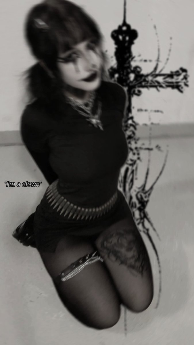 feel like a fool
#altgirl #egirl #uwu #lewd #gothgf #goth #gothgirl