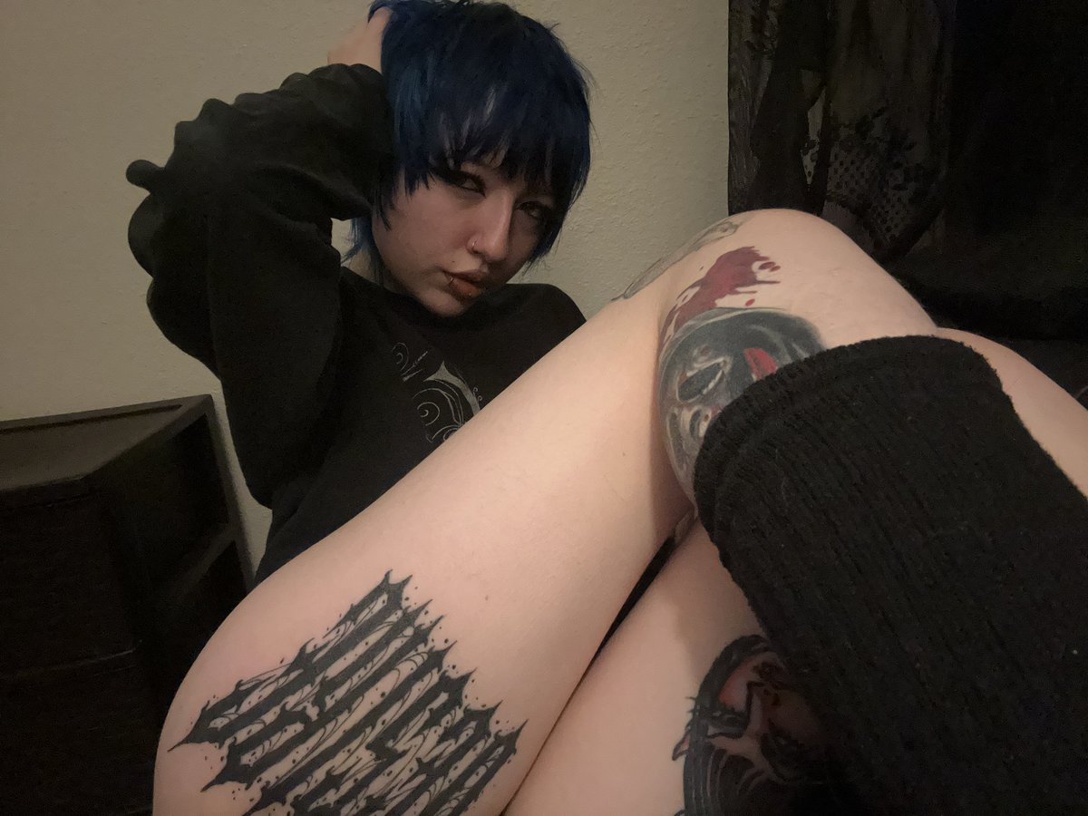 pissymantis's tweet photo. cyber slut 🖤 https://t.co/nX19Eximug