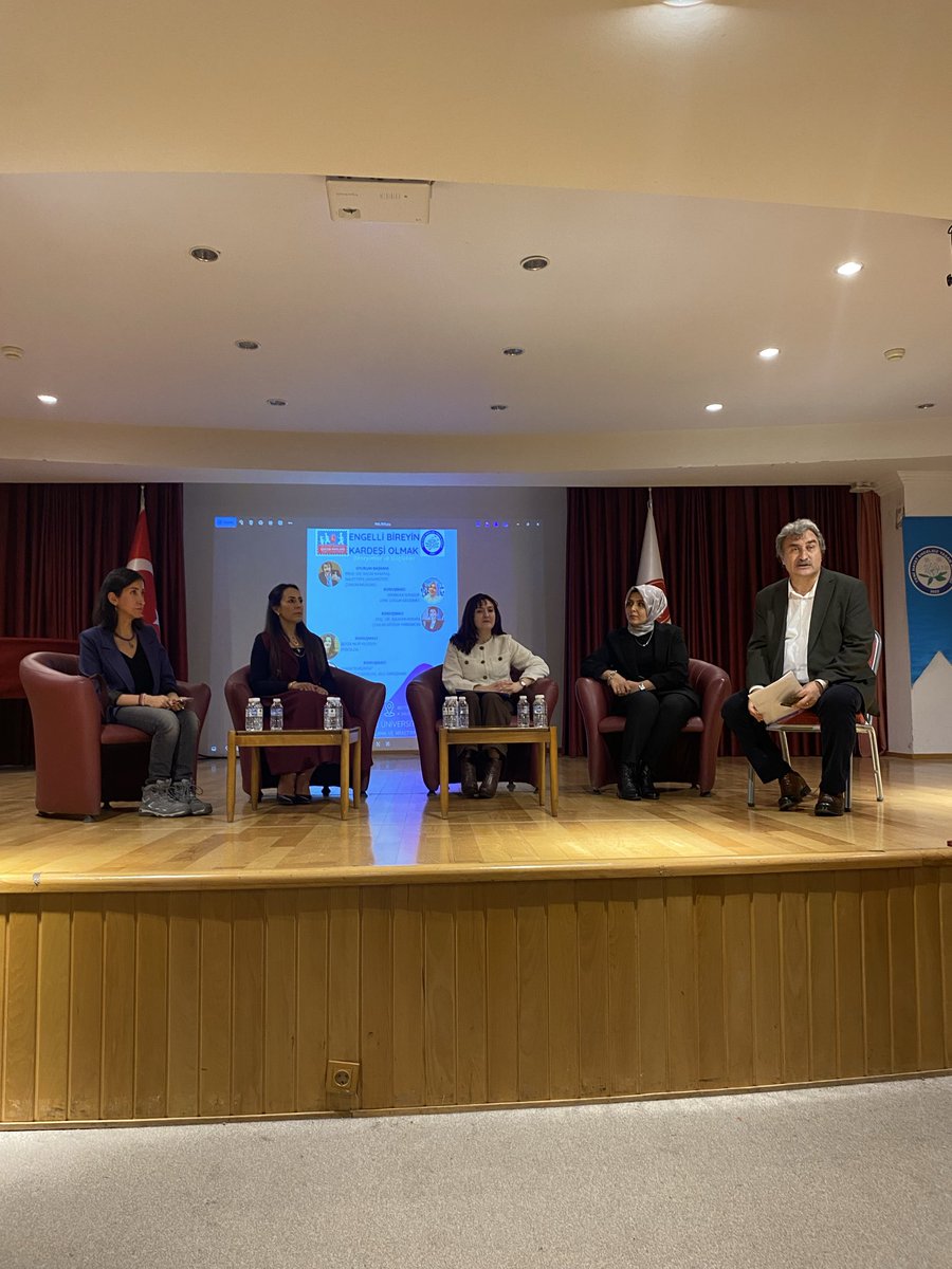 Bugun biraz gülmeli biraz ağlamalı bir gün oldu .Engelli kardeşi olmayı konuştuk.Bizde ebeveynler olarak öz eleştiri yaptık duygulandık.Değerli katılımcılarımıza çok teşekkür ederiz