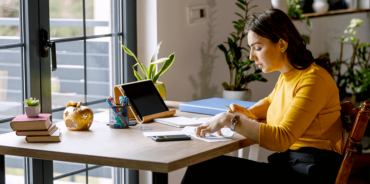 InsightCU's tweet photo. Start the new year off right by taking this month to reflect on financial progress over the past year, identify areas for improvement, and set goals for the year ahead! Take our quick course on budgeting to help you: https://t.co/xyodOFTjlj #FinancialEducationFriday https://t.co/C7a0Az0vZ1