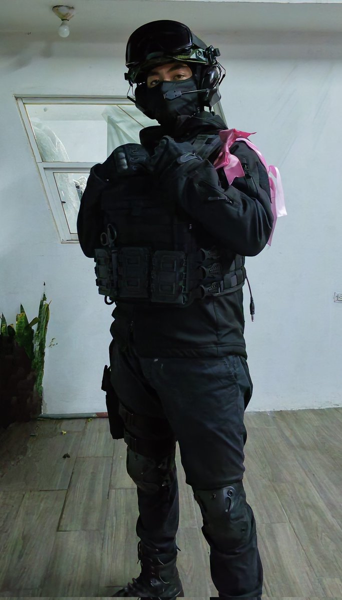 Tony_SA11's tweet photo. Finalmente nuestra comandante ha debutado y con ello el ejercito R.U.R.U entra en acción con valor y coraje!!
Aqui les dejo un cosplay del Soldado/Soldadito visto en el video lore de Sylvie
#SylvieRuru
#Rutelier
@SylvieRuru https://t.co/asSvOiYKga