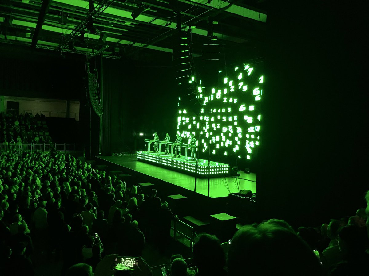 ImkoMooij's tweet photo. Kraftwerk Emsland Arena topshow https://t.co/7BQuEkNwBk