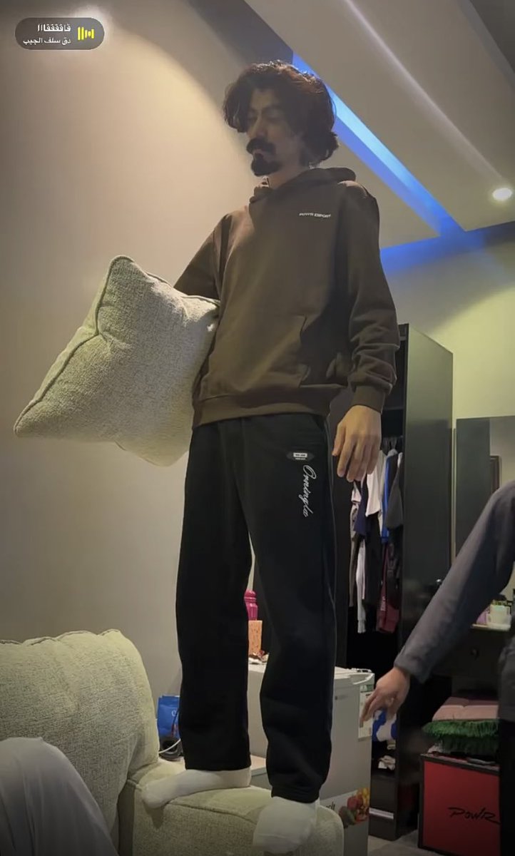 ههههههههههههههههه تعرف انهم مصدومين انه متواجد معاهم من العشوائيه بالصور