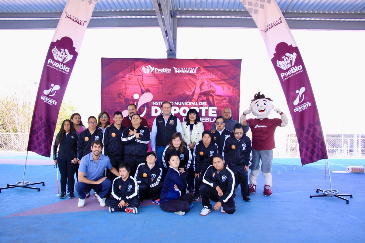 Promovida por el <a href="/DeportePue/">Instituto Municipal del Deporte</a>, en el marco del Día Internacional de las Personas con Discapacidad, la regidora <a href="/Alo_Mendez88/">Alondra Méndez</a>, asistió a una exhibición de futbol adaptado en el Complejo Multideportivo del Sur.