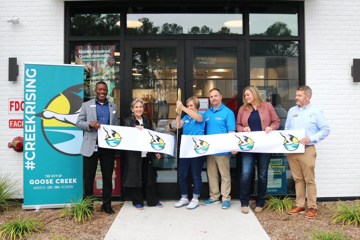GooseCreekSC's tweet image. 🍩 Everyone knows that Goose Creek has incredible #donuts &amp;amp; another great option has opened! City officials welcomed Duck Donuts to Goose Creek with a ribbon-cutting on Thursday. The shop is in the Uptown development at Carnes Crossroads at 2463 N. Main St. #GooseCreekSC