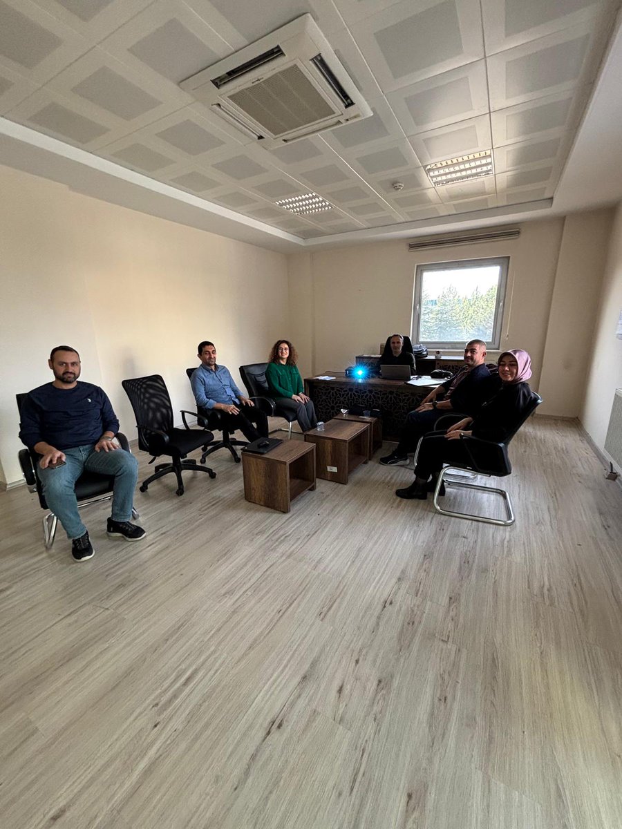 togudigiairesmi's tweet photo. 📢Yapay Zeka ve Dijital Dönüşüm Koordinatörlüğü Haftalık Değerlendirme Toplantısı Gerçekleştirildi.✨
Haberin detayları için 👉🏻 https://t.co/nTCdgnuxSF
@toguresmi @profdrfatihylmz @togudigiairesmi
#yapayzekavedijitaldönüşümkoordinatörlüğü #yapayzeka #dijitaldönüşüm https://t.co/yXTFc4IQ30