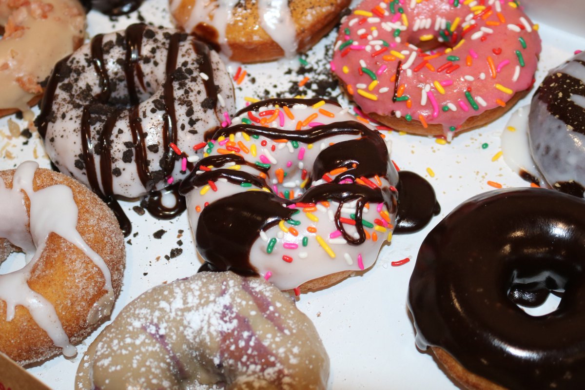 GooseCreekSC's tweet image. 🍩 Everyone knows that Goose Creek has incredible #donuts &amp;amp; another great option has opened! City officials welcomed Duck Donuts to Goose Creek with a ribbon-cutting on Thursday. The shop is in the Uptown development at Carnes Crossroads at 2463 N. Main St. #GooseCreekSC