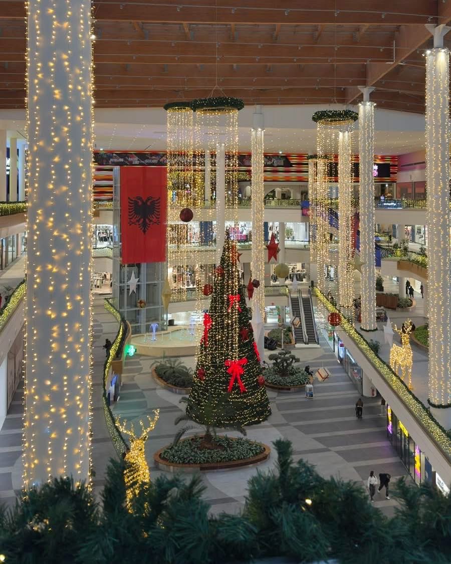 endrgash's tweet photo. @akafaceUS This is Kosovo. A muslim majority country. We love Christmas decorations. https://t.co/95sYpByrib
